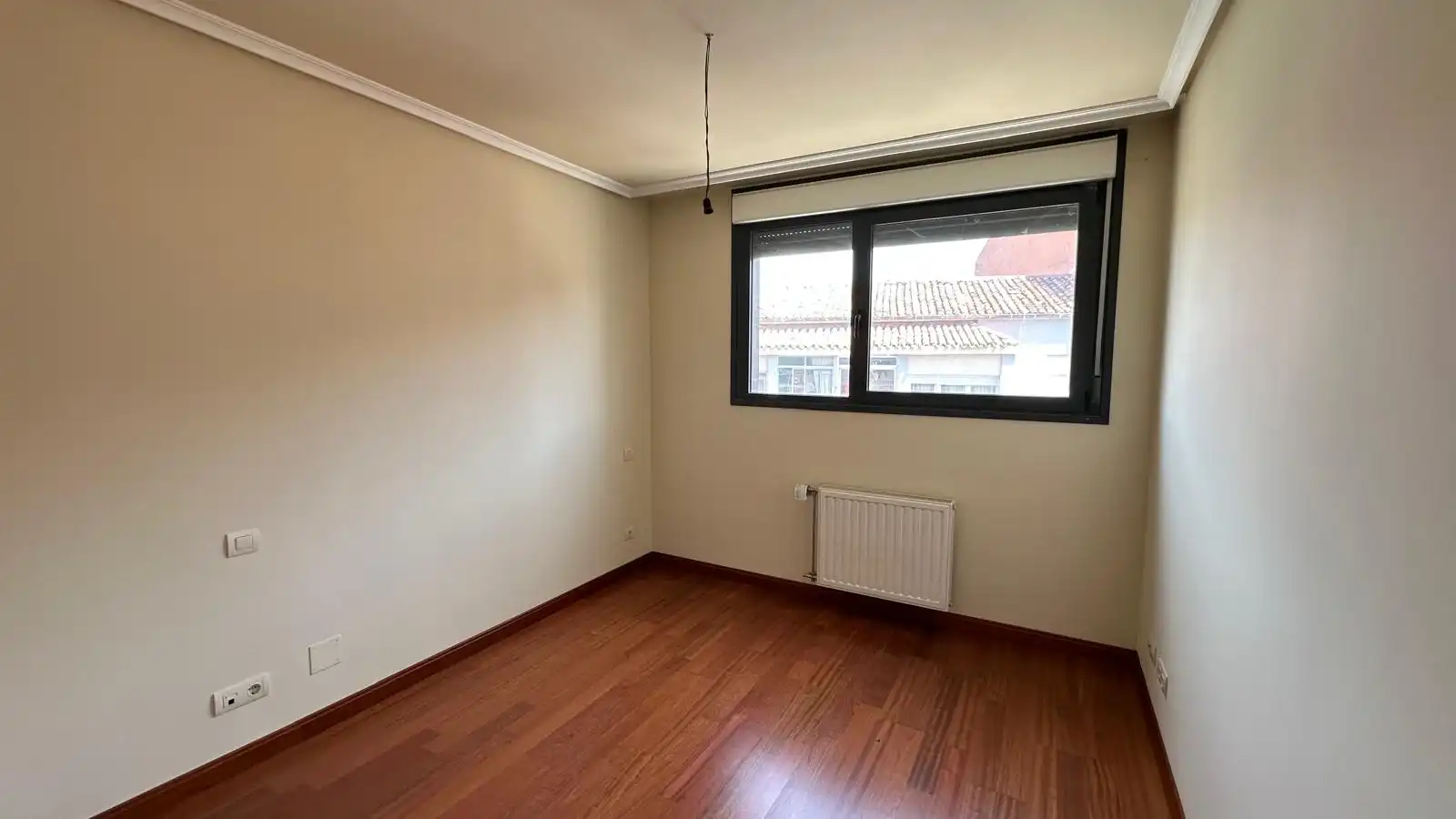 Dormitori de Pis en venda en Burgos amb Calefacció, Parquet i Terrassa