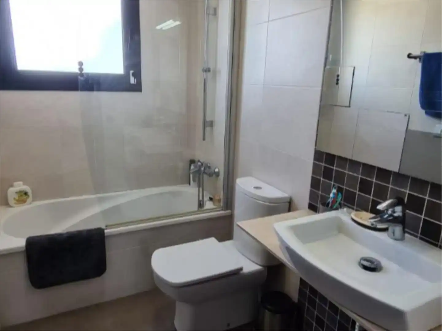Bany de Apartament de lloguer en Alcanar amb Aire condicionat, Jardí privat i Piscina