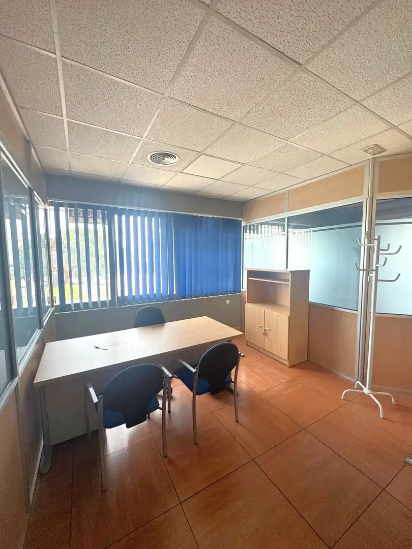Büro zur Miete in Meco mit Klimaanlage und Möbliert