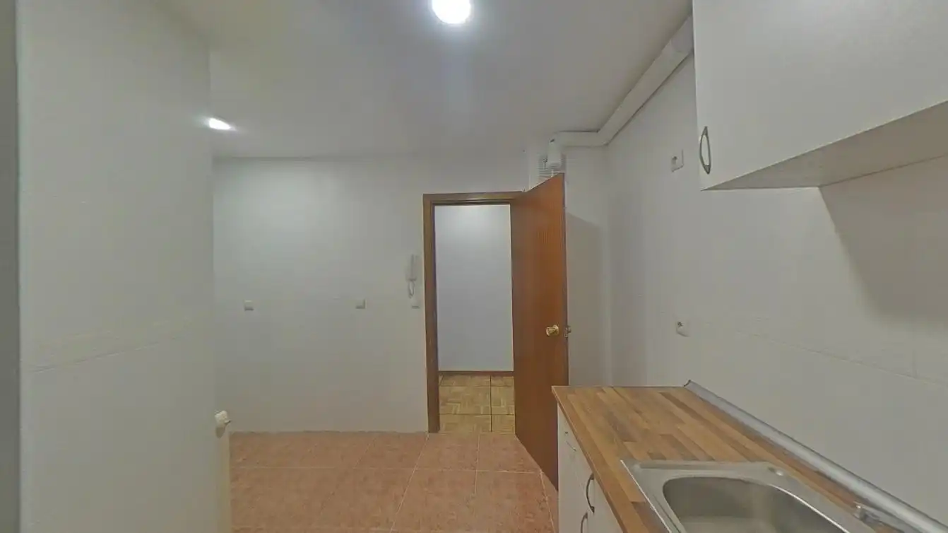 Cuina de Pis en venda en Madrid amb Calefacció, Parquet i Terrassa