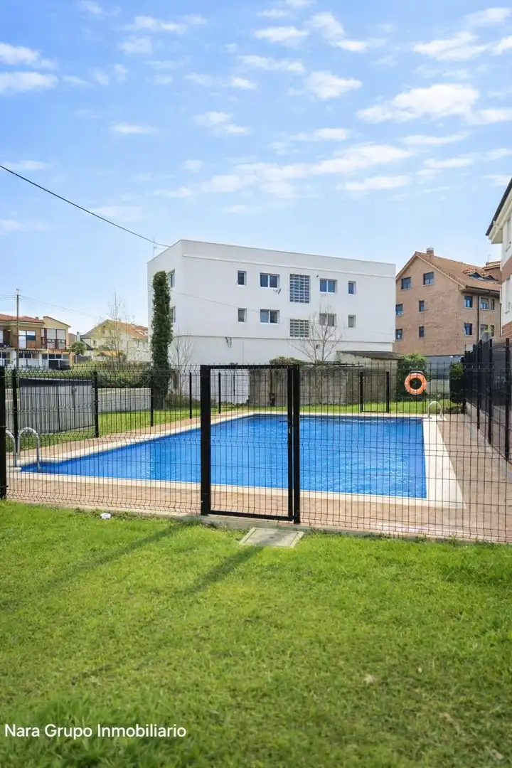 Piscina de Pis en venda en Meruelo amb Calefacció, Jardí privat i Terrassa
