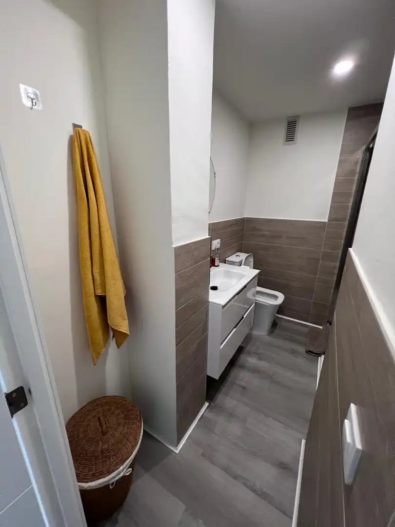 Badezimmer von Wohnungen zur Miete in Estepona mit Klimaanlage, Terrasse und Schwimmbad