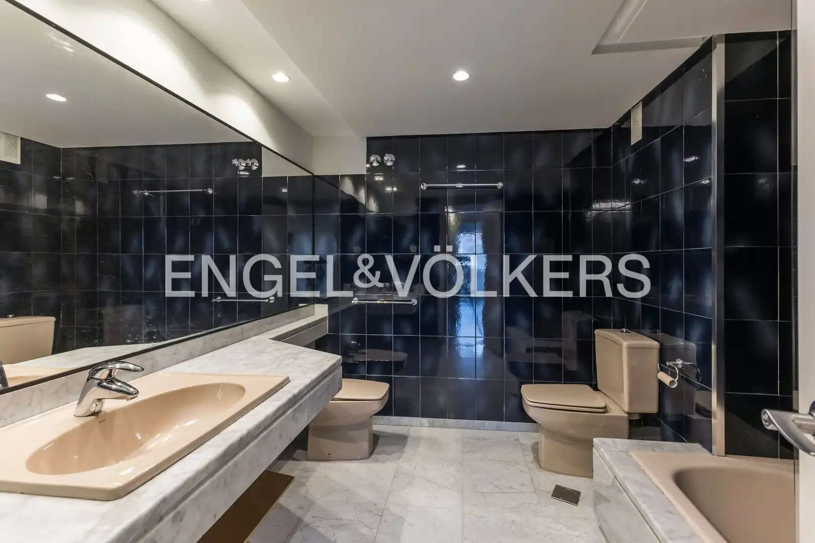 Badezimmer von Wohnung zum Verkauf in Madrid mit Klimaanlage, Heizung und Terrasse