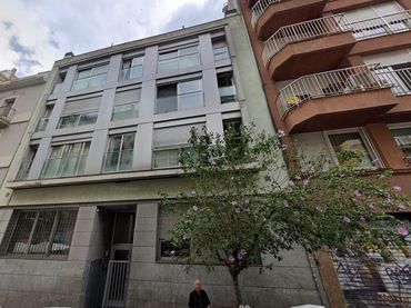 Dúplex amb balcó en venda a NOU DE LA RAMBLA 125
