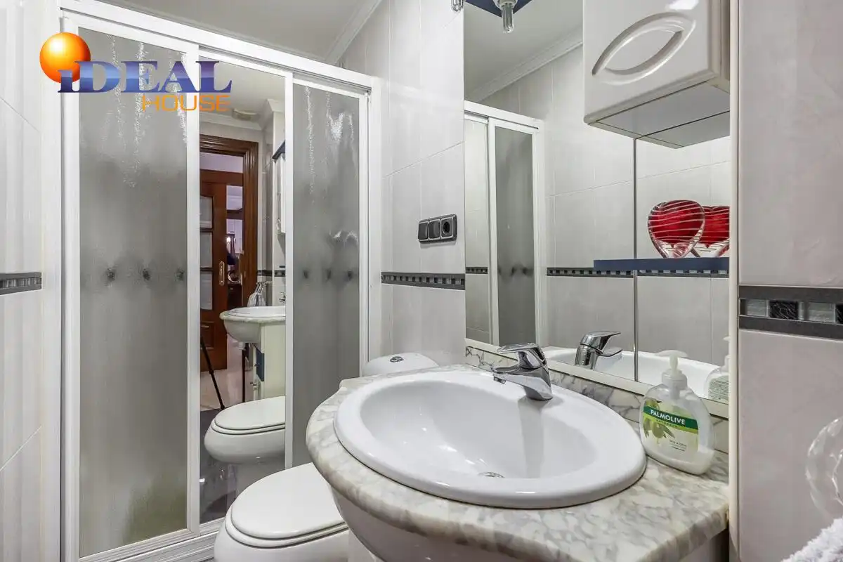 Piso con ascensor en venta en Calle ARQUITECTO JIMENEZ LACAL, imagen 27