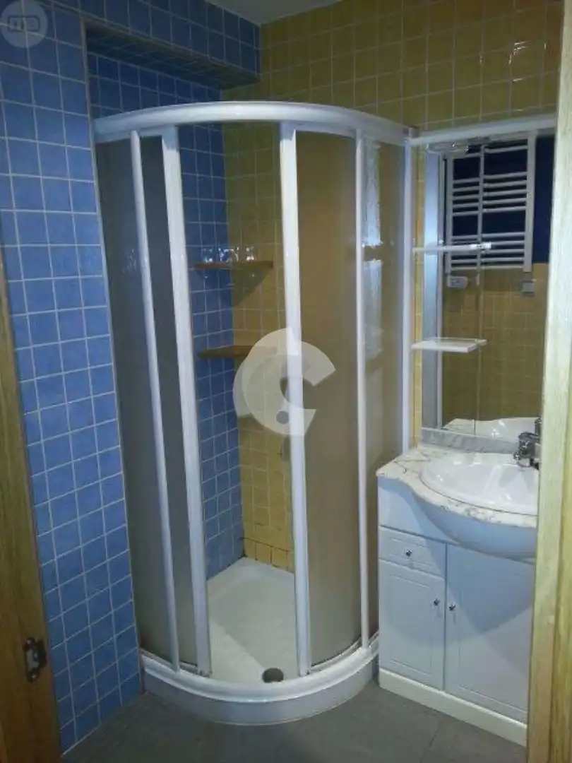 Baño de Apartamento en venta en Ourense Capital  con Calefacción y Amueblado