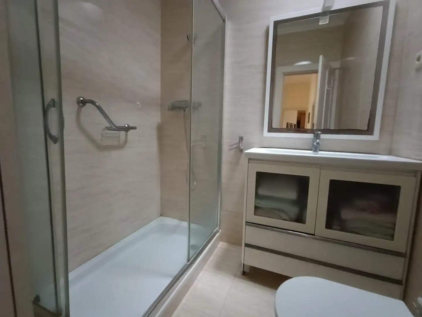 Baño de Piso en venta en Torrelavega  con Terraza y Amueblado