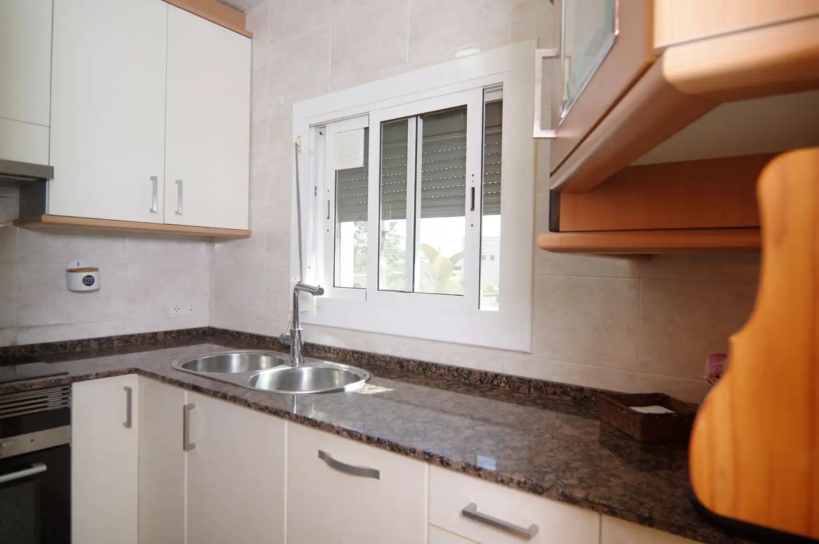 Cuina de Casa o xalet en venda en Sant Vicenç Dels Horts amb Aire condicionat, Calefacció i Jardí privat