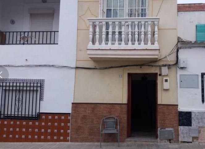 Vista exterior de Casa o xalet en venda en Guillena amb Terrassa