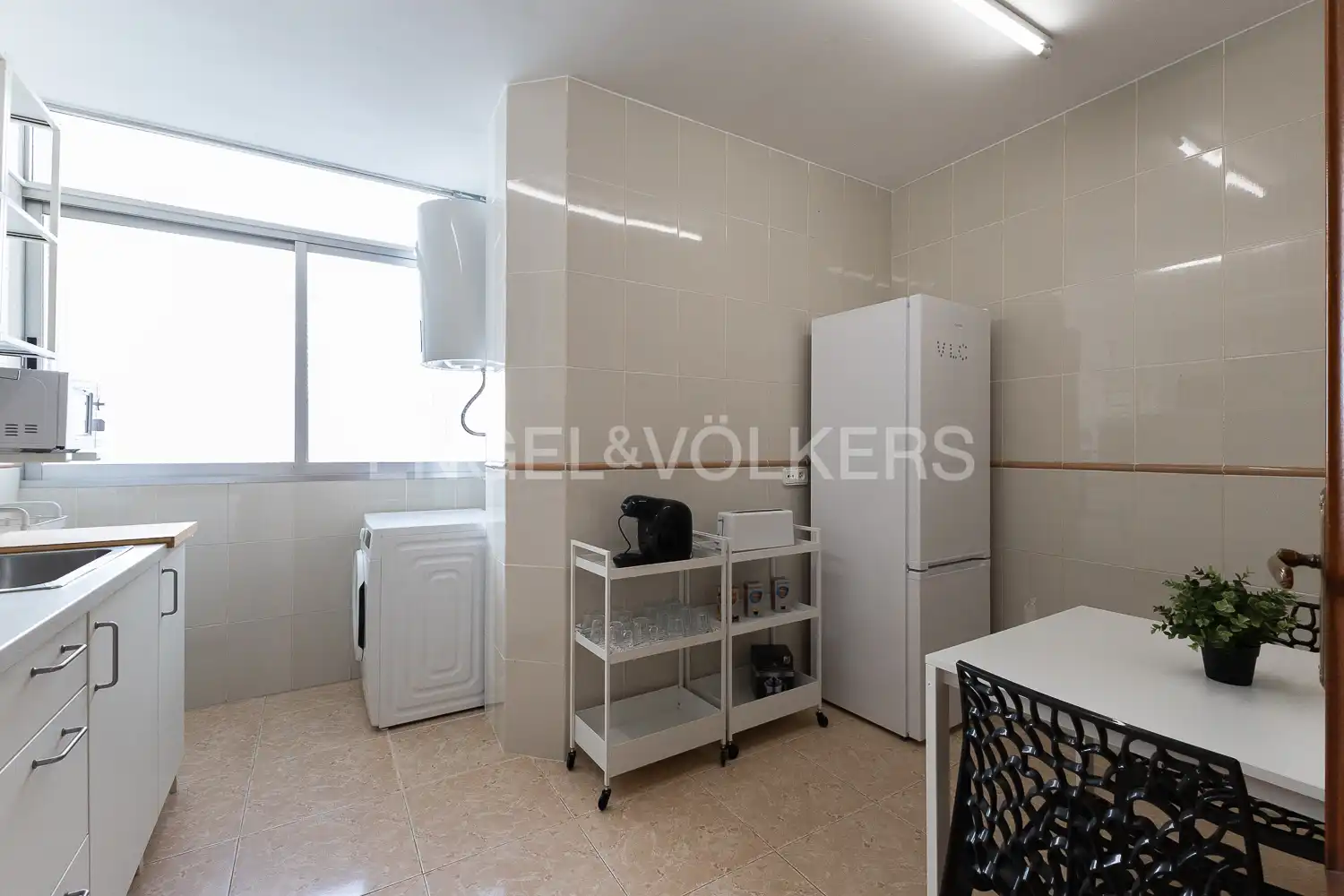 Kitchen of Flat for rent in Valencia  with Air Conditioner, Heating and Furnished