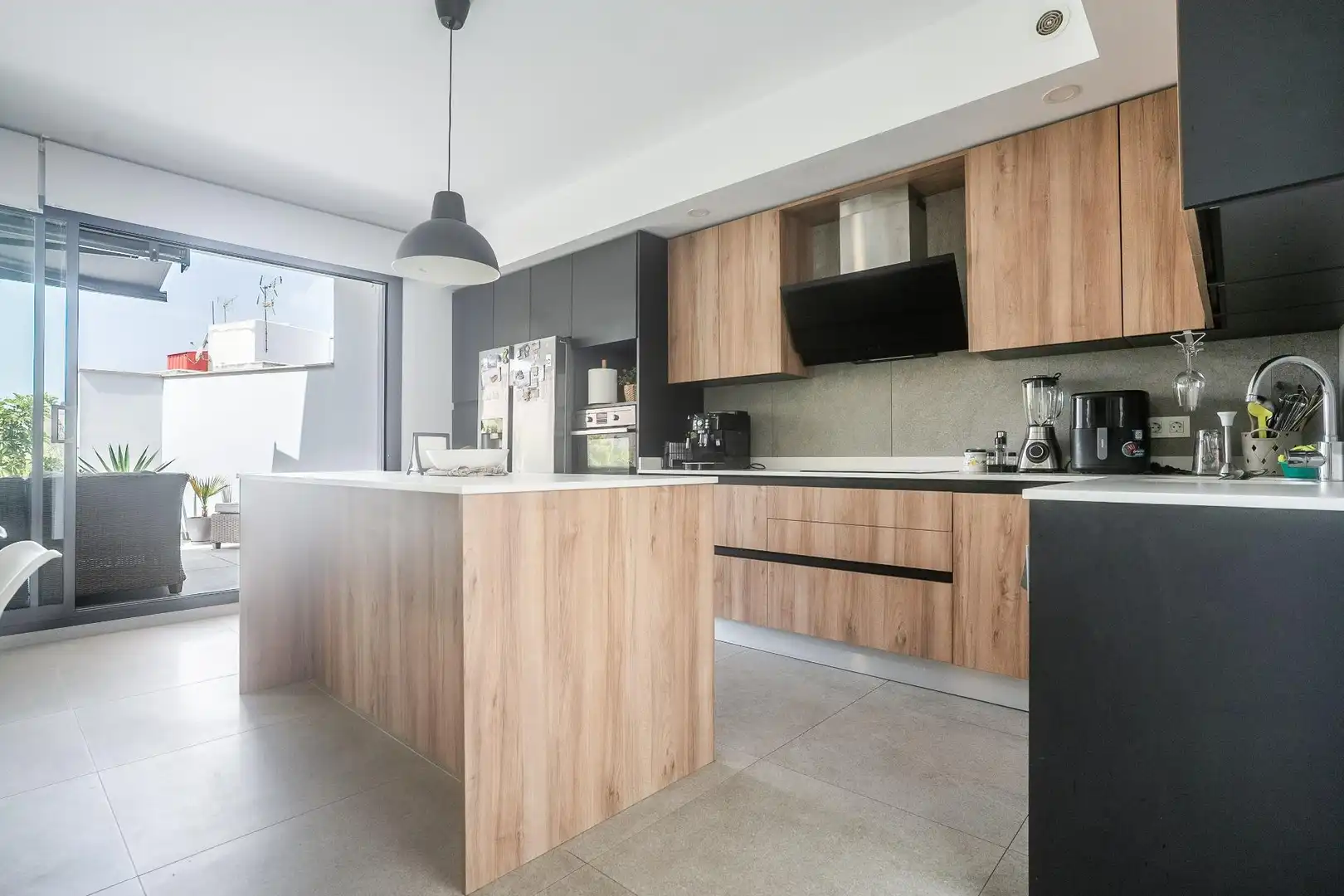 Cocina de Casa o chalet en venta en Almería con Aire acondicionado, Jardín privado y Terraza