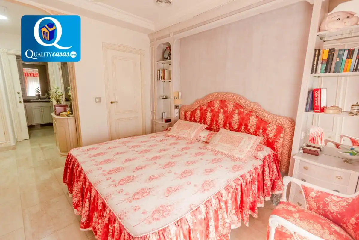 Habitación de Casa adosada en venta en Crevillent con Aire acondicionado, Terraza y Trastero