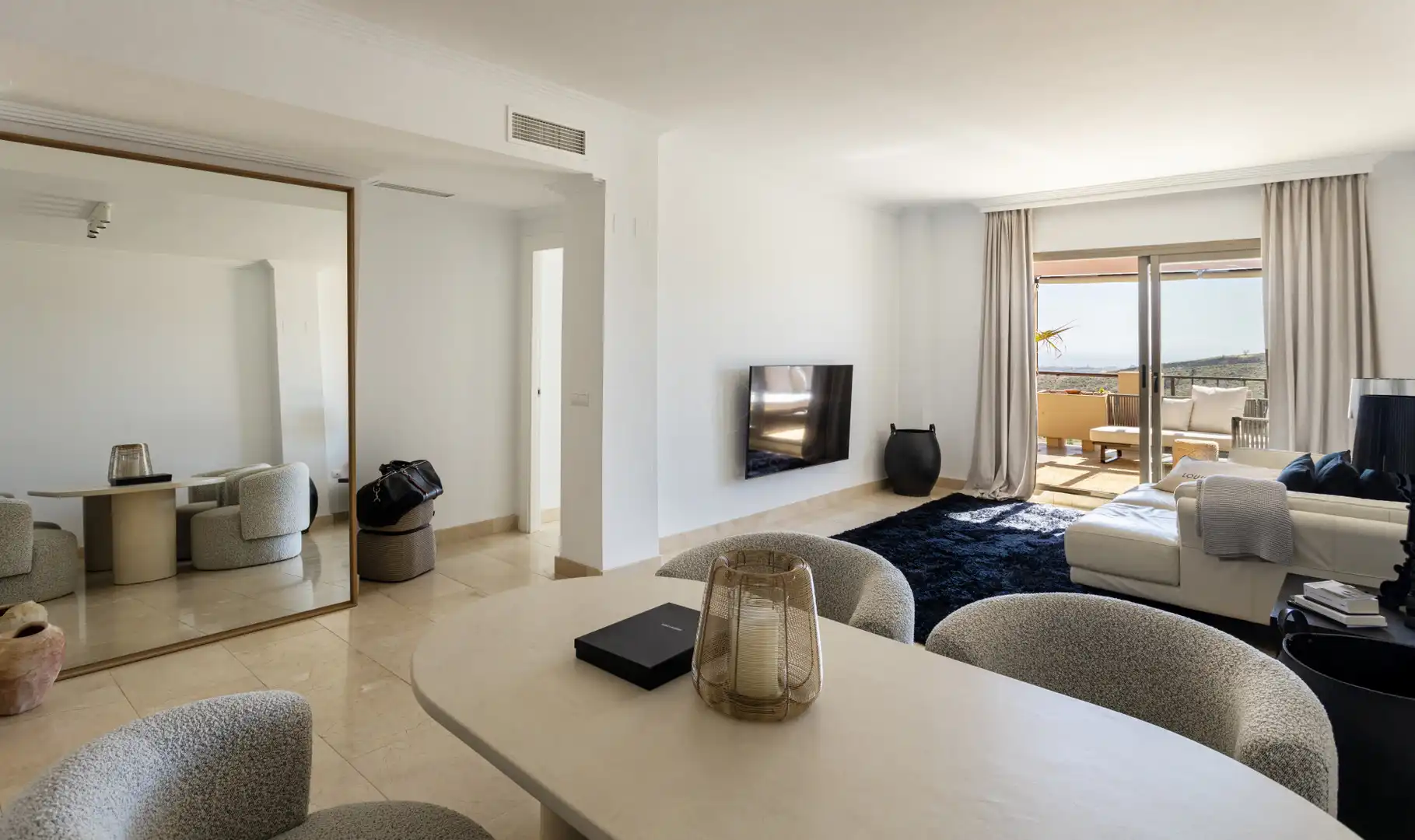 Sala d'estar de Àtic de lloguer en Benahavís amb Aire condicionat, Calefacció i Terrassa