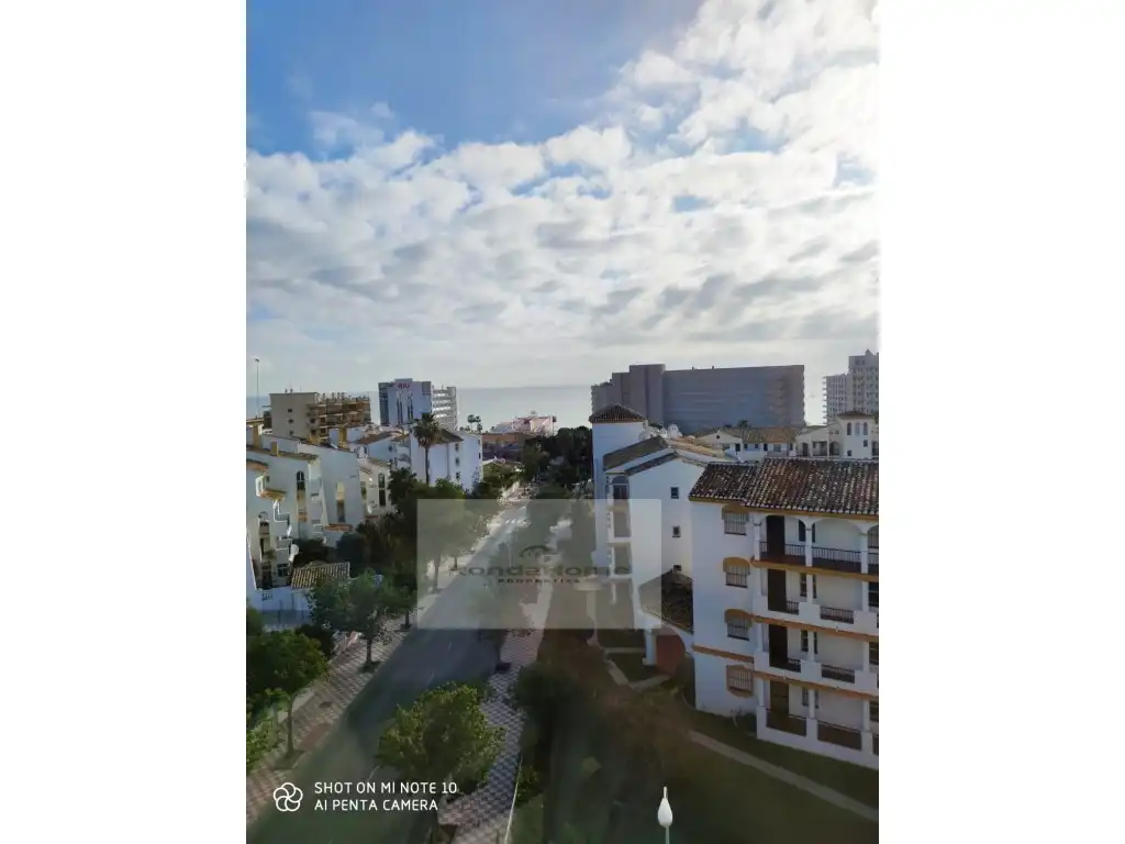 Vista exterior de Piso de alquiler en Torremolinos con Terraza