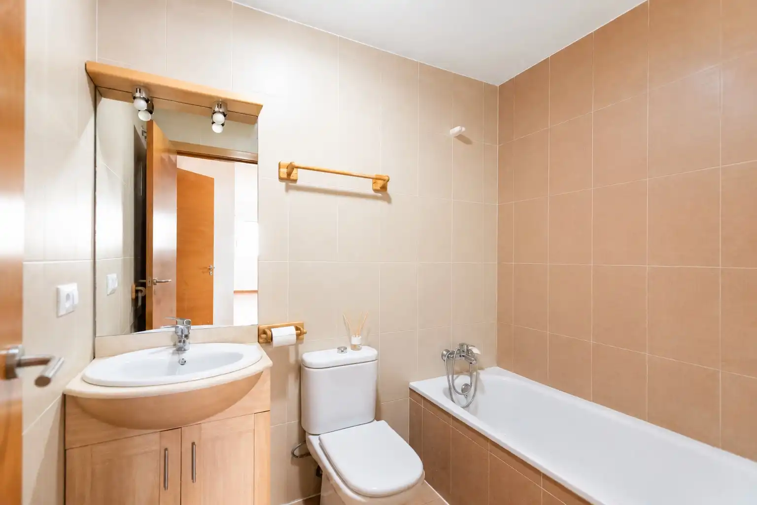 Baño de Piso en venta en Benaguasil con Aire acondicionado, Calefacción y Terraza