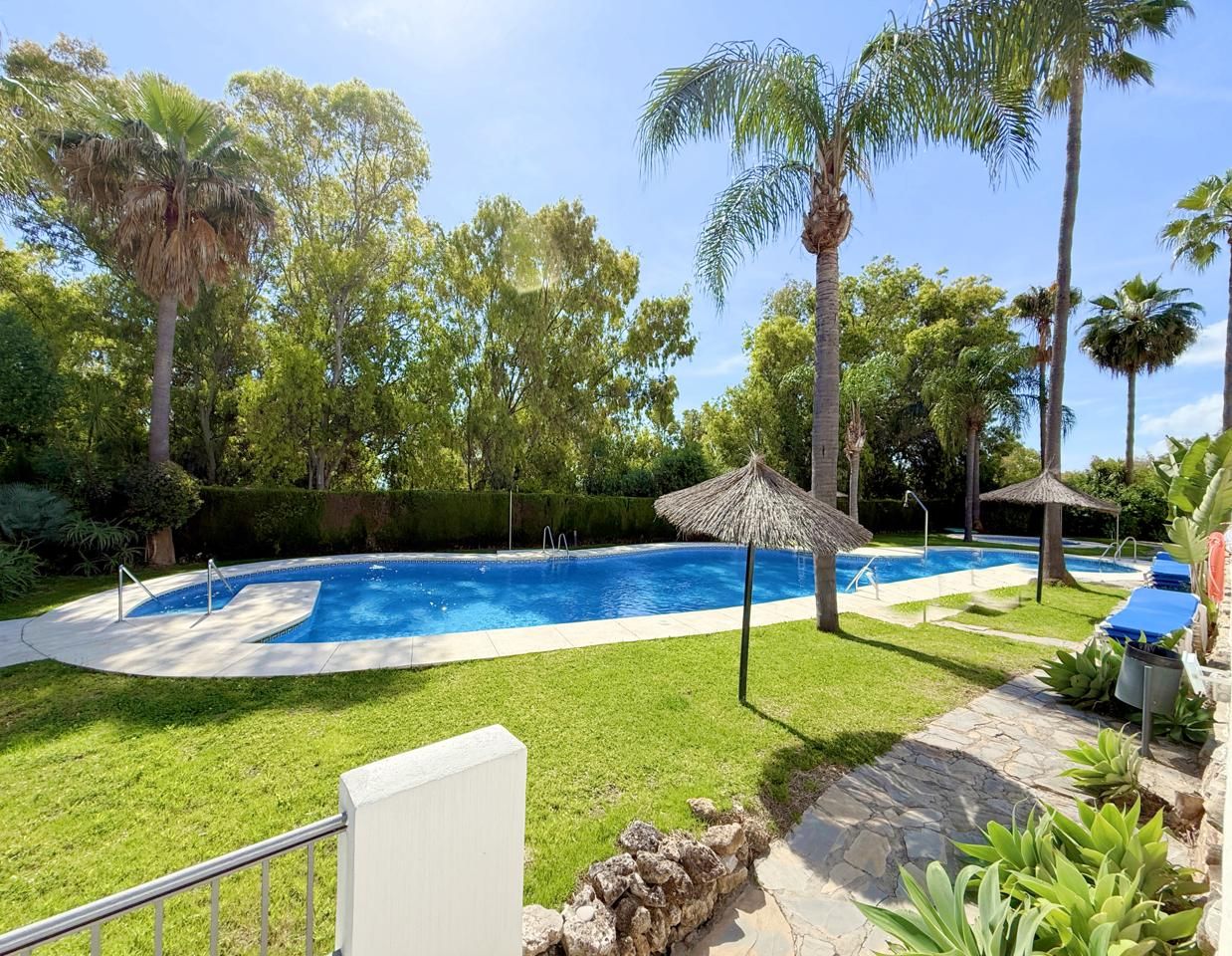 Piscina de Dúplex en venda en Casares amb Terrassa, Traster i Piscina comunitària