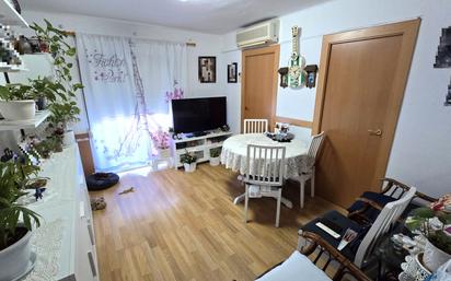Sala d'estar de Pis en venda en Sabadell amb Aire condicionat, Parquet i Balcó
