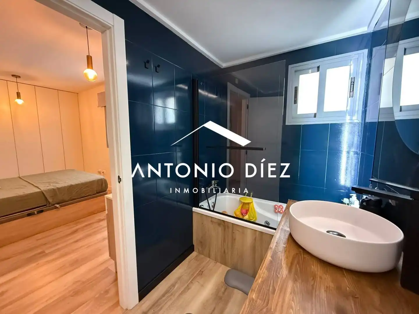 Bathroom of Flat for sale in Aspe  with Air Conditioner, Heating and Storage room