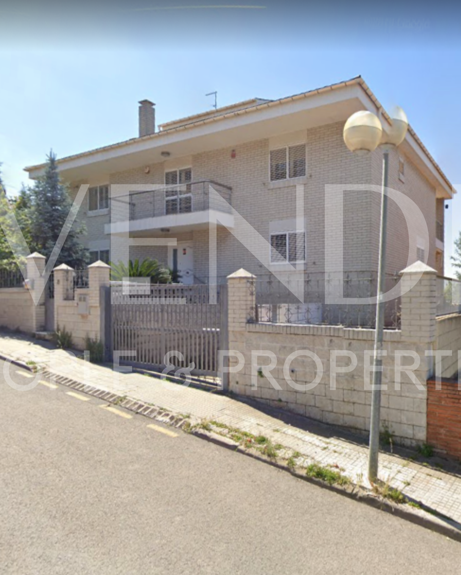 Vista exterior de Casa o xalet en venda en El Papiol amb Terrassa, Piscina i Balcó