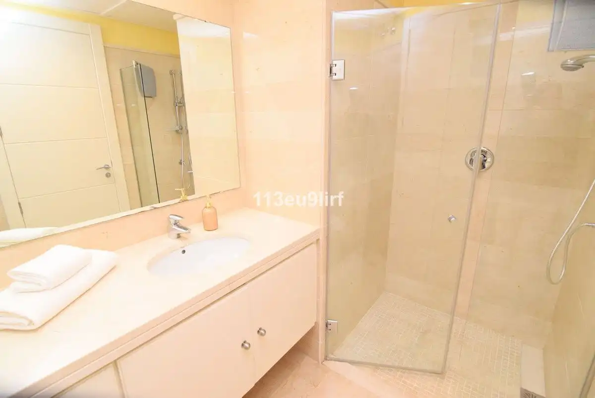 Baño de Casa adosada de alquiler en Mijas con Aire acondicionado, Calefacción y Jardín privado