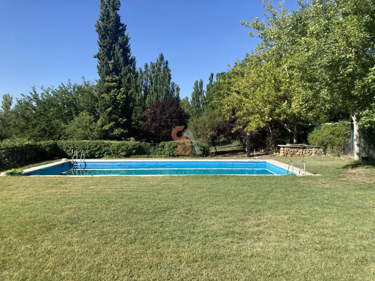 Piscina de Casa o chalet en venta en Cubillas de Santa Marta con Calefacción, Jardín privado y Terraza