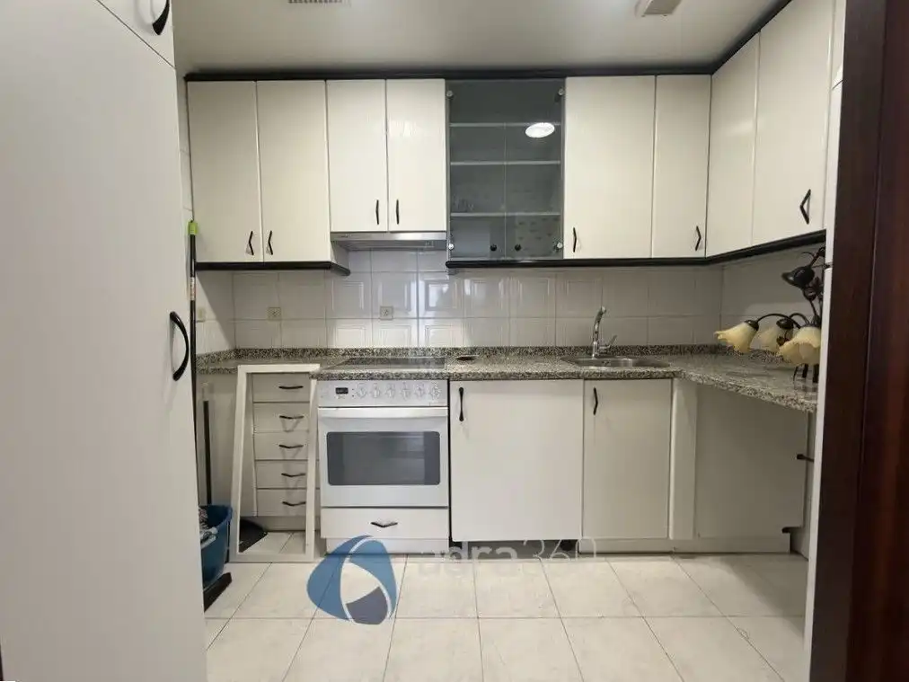 Cuina de Apartament en venda en  Logroño amb Calefacció, Terrassa i Traster