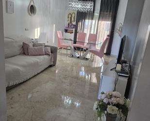 Living room of Flat to rent in La Línea de la Concepción  with Terrace and Community pool