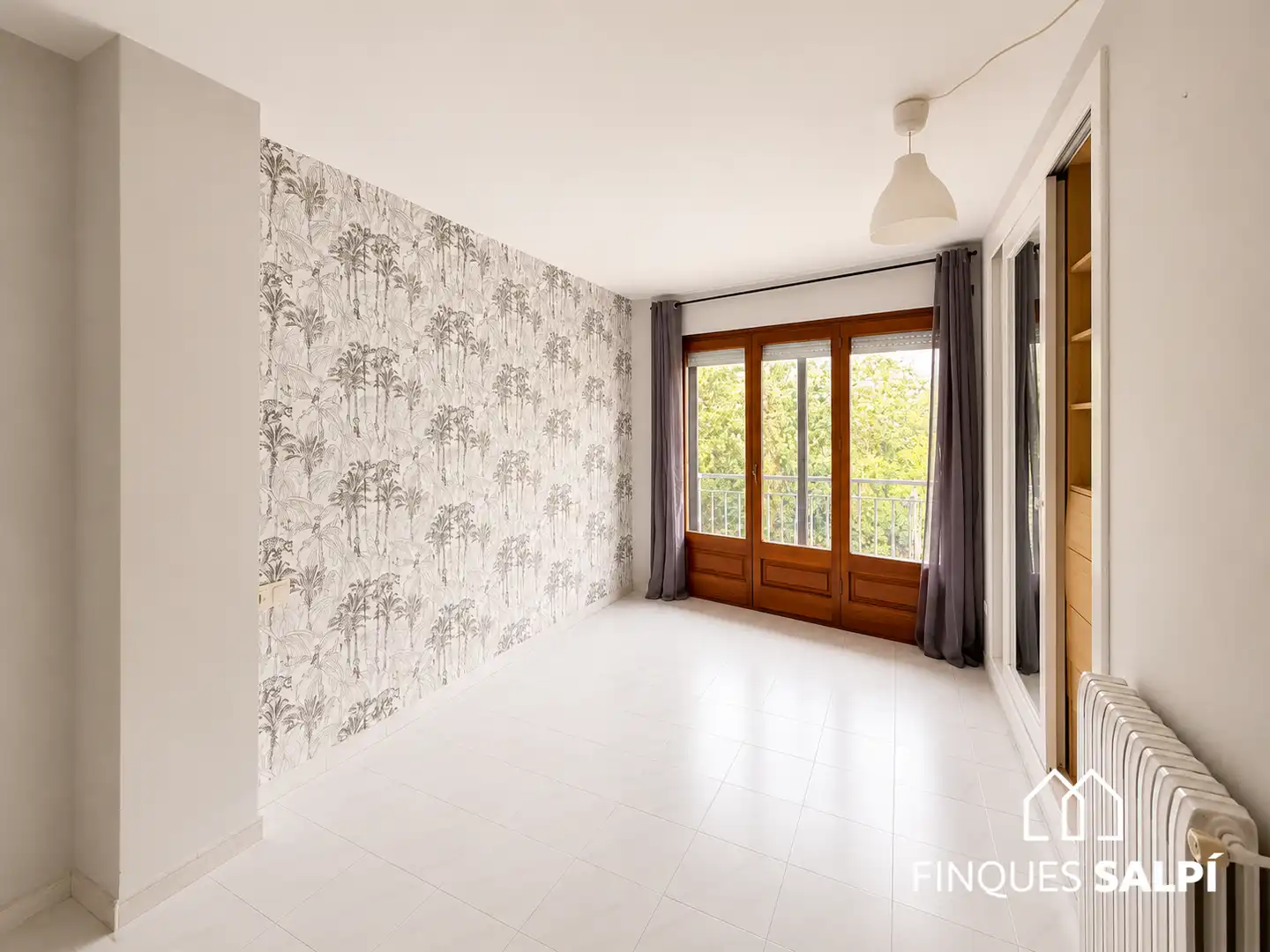 Habitación de Casa adosada en venta en La Jonquera con Calefacción y Trastero
