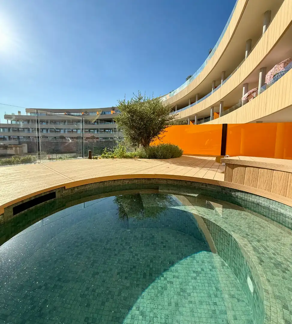 Piscina de Apartamento en venta en Fuengirola con Aire acondicionado, Calefacción y Jardín privado