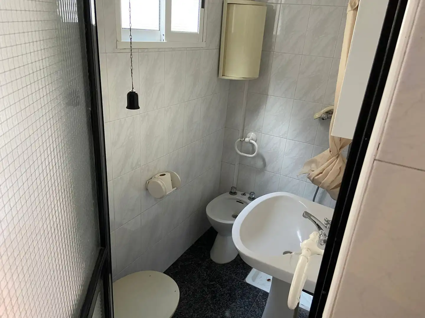 Badezimmer von Einfamilien-Reihenhaus zum Verkauf in Alcantarilla mit Klimaanlage, Terrasse und Möbliert