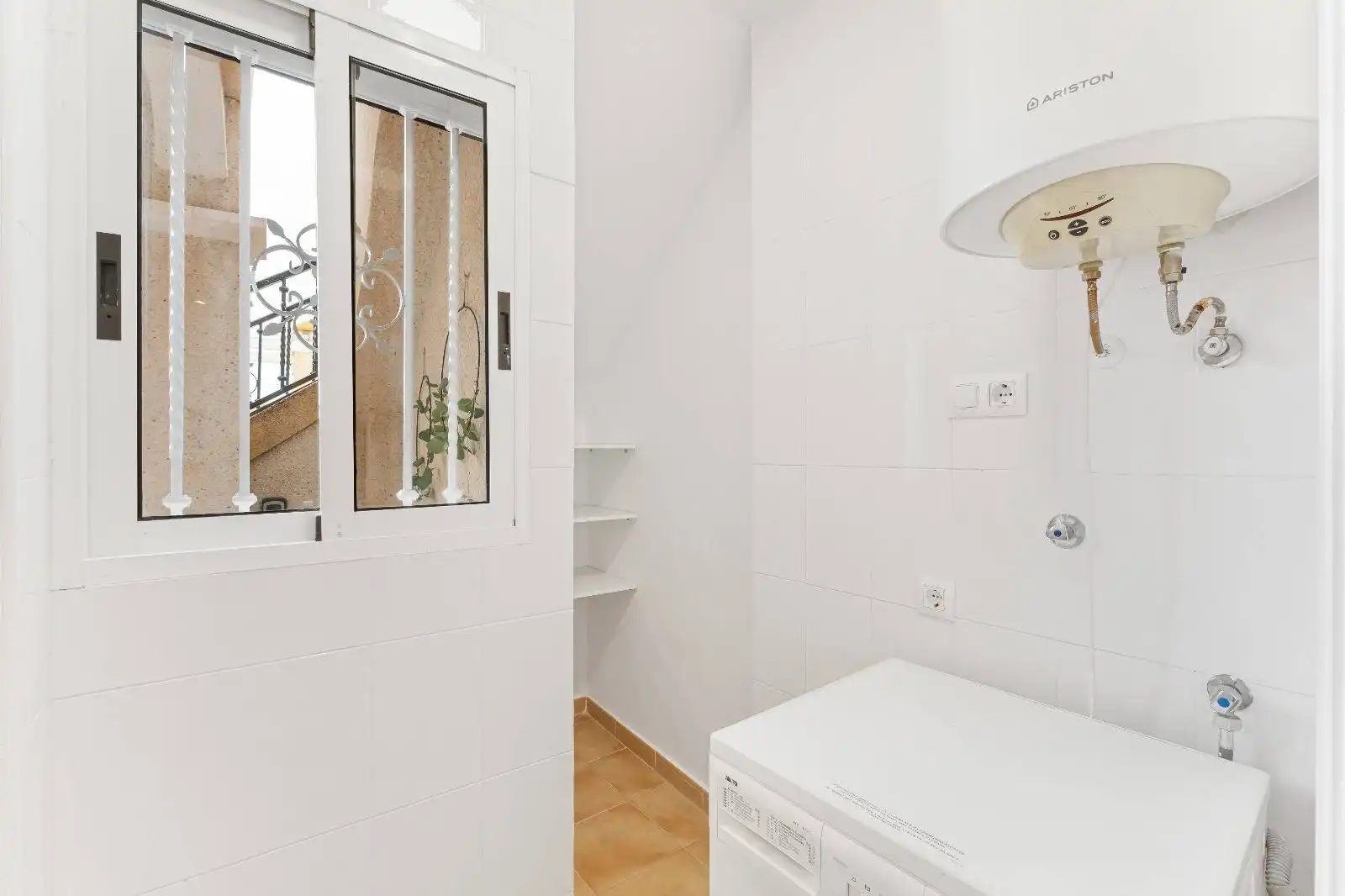Baño de Apartamento en venta en Orihuela con Aire acondicionado, Calefacción y Jardín privado