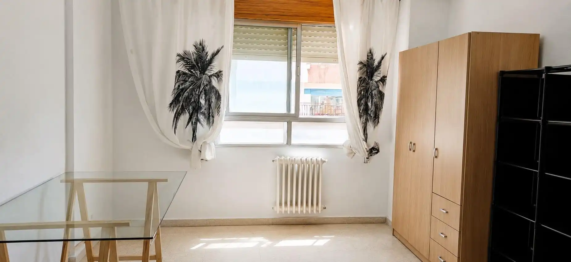 Habitación de Piso de alquiler en Granada con Terraza y Amueblado