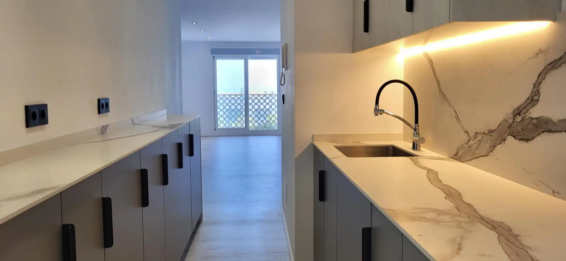 Küche von Wohnungen zum Verkauf in Marbella mit Privatgarten und Gemeinschaftspool