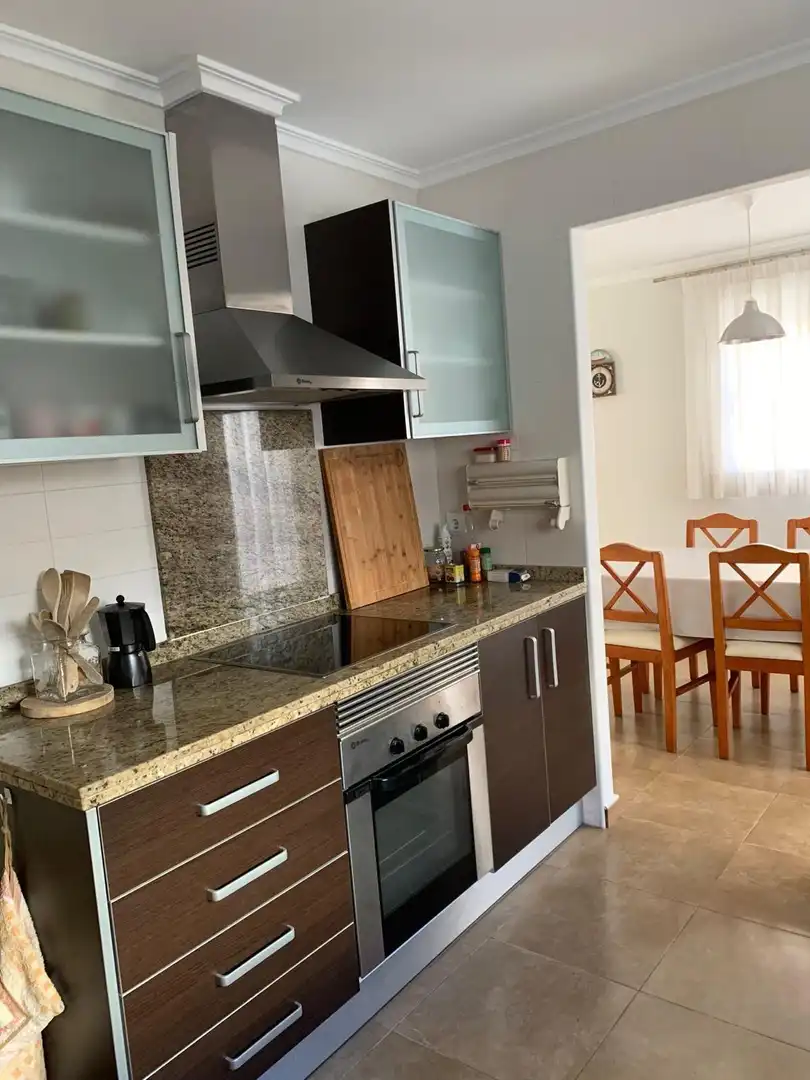 Küche von Einfamilien-Reihenhaus zur Miete in Cullera mit Klimaanlage, Terrasse und Abstellraum