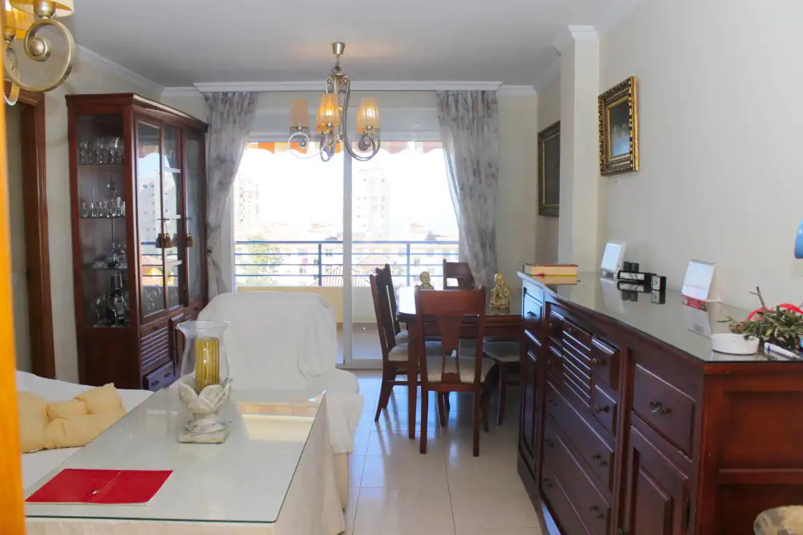 Comedor de Piso en venta en Vélez-Málaga con Terraza y Piscina comunitaria