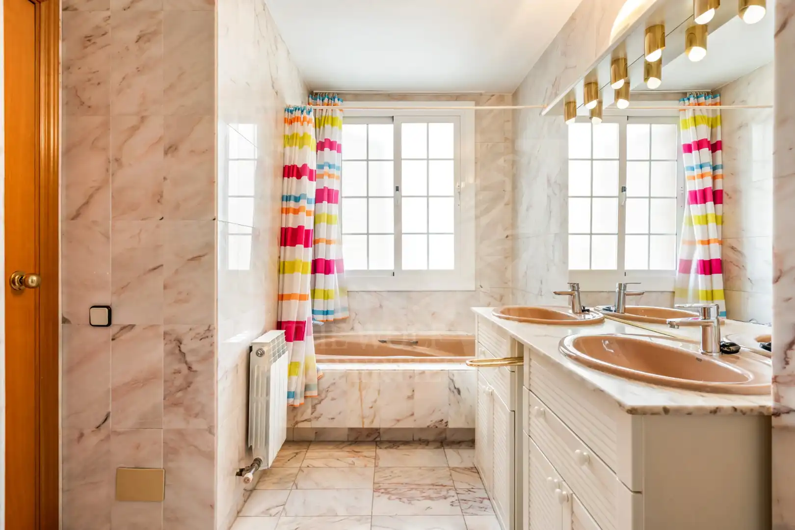 Baño de Casa adosada en venta en Premià de Mar con Aire acondicionado, Calefacción y Terraza