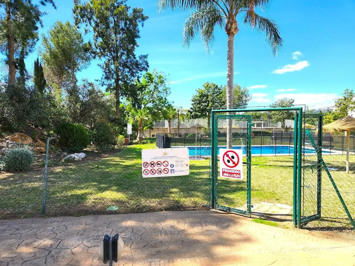 Swimming pool of Flat for sale in Benalmádena  with Air Conditioner, Heating and Private garden