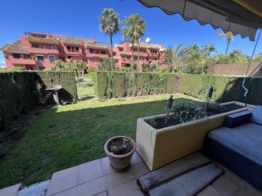 Apartamento con piscina en venta en Avenida Benamara 15