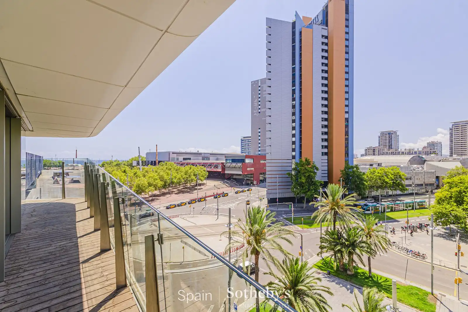 Außenansicht von Wohnungen zum Verkauf in Barcelona mit Klimaanlage, Heizung und Terrasse