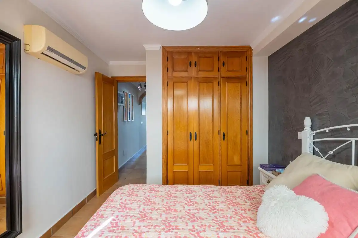 Dormitori de Casa o xalet en venda en Torremolinos amb Aire condicionat, Calefacció i Jardí privat