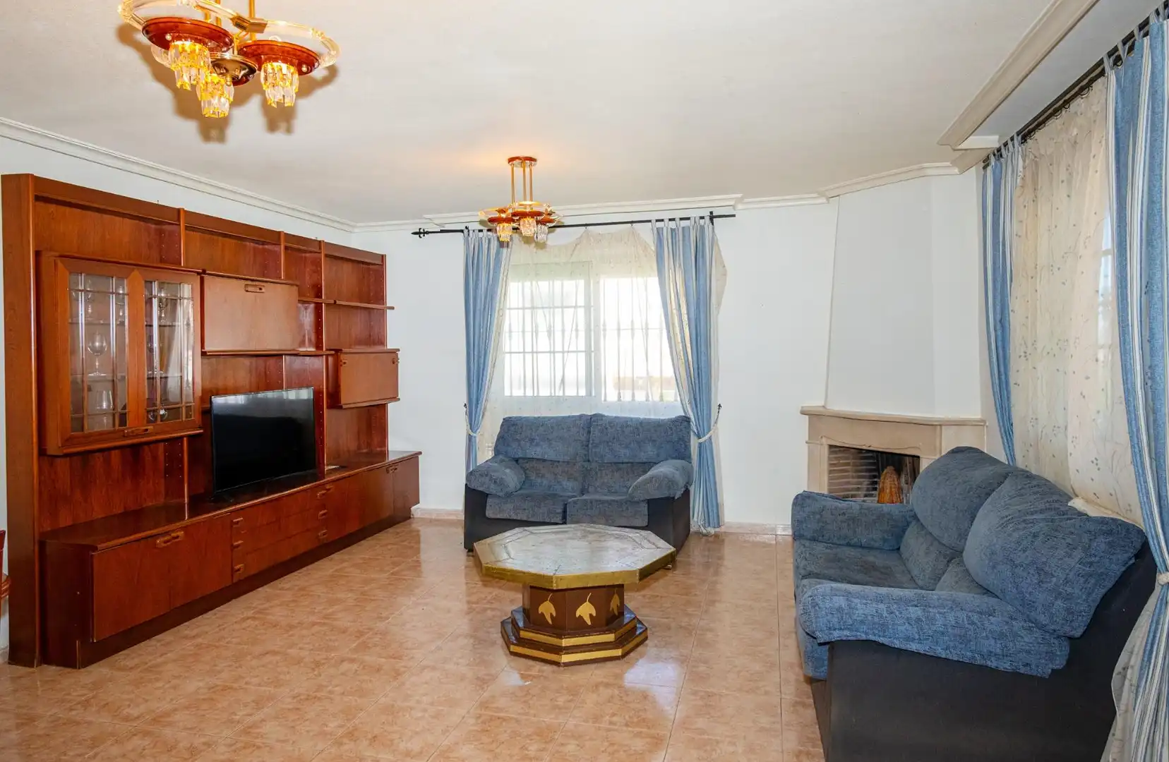 Sala de estar de Casa adosada en venta en Torrevieja con Aire acondicionado, Calefacción y Jardín privado