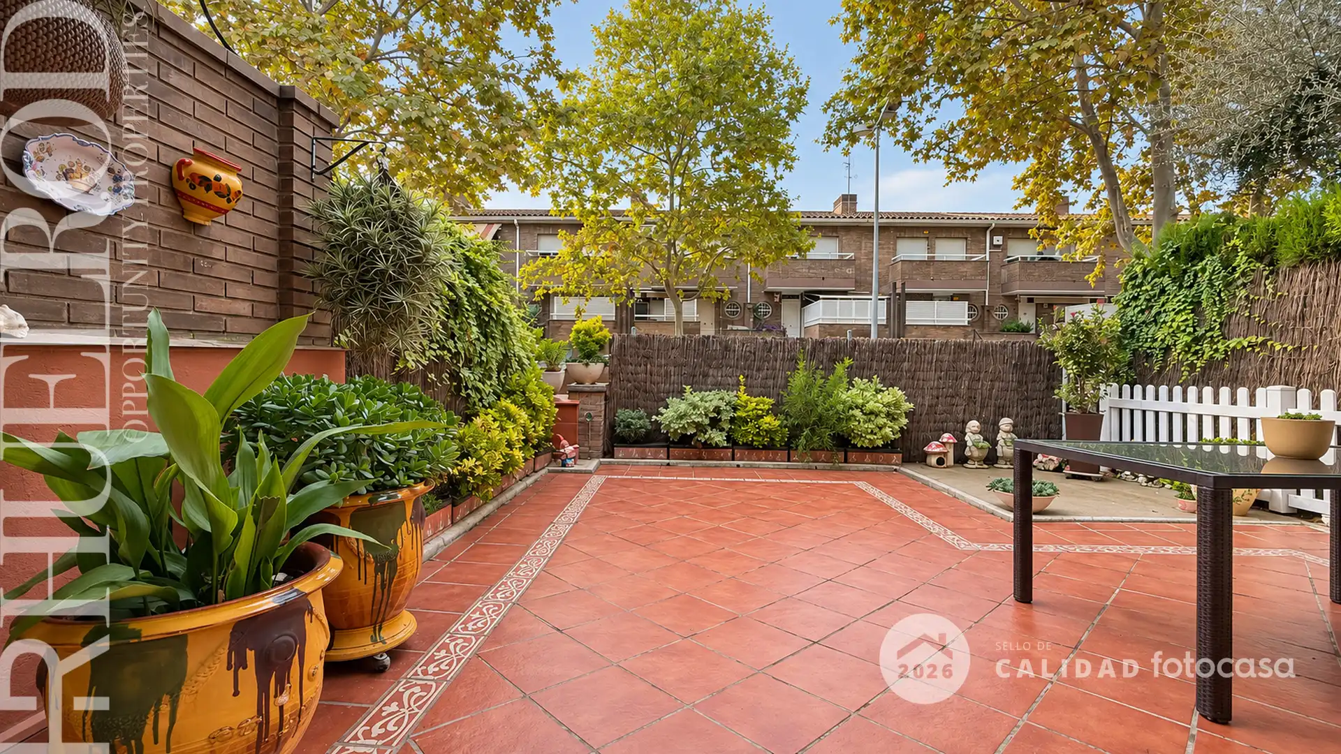 Vista exterior de Casa adosada en venta en Cerdanyola del Vallès con Aire acondicionado, Calefacción y Jardín privado