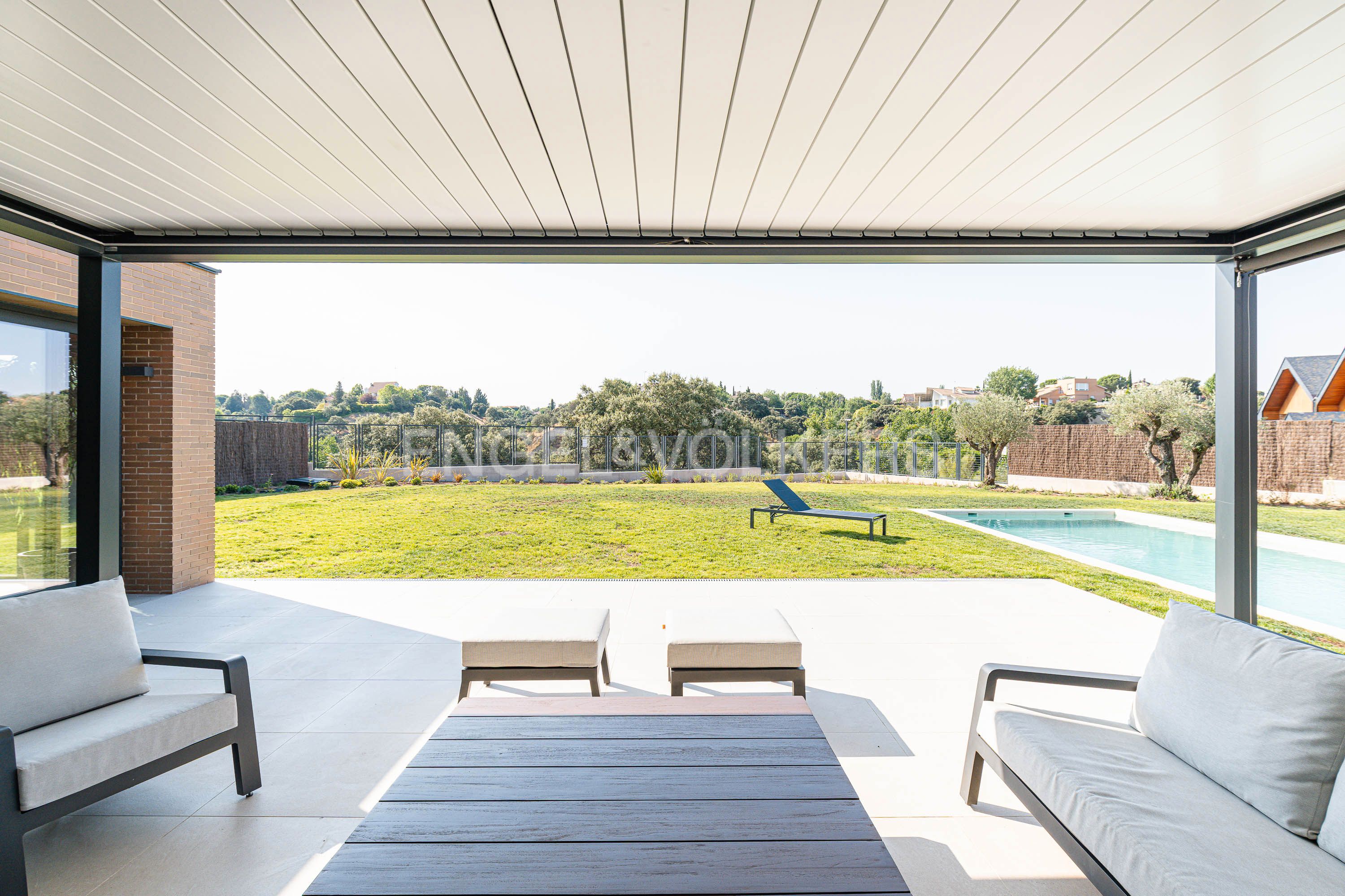 Terrassa de Casa o xalet en venda en Las Rozas de Madrid amb Aire condicionat, Calefacció i Jardí privat