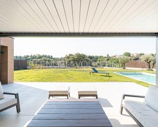 Terrassa de Casa o xalet en venda en Las Rozas de Madrid amb Aire condicionat, Calefacció i Jardí privat