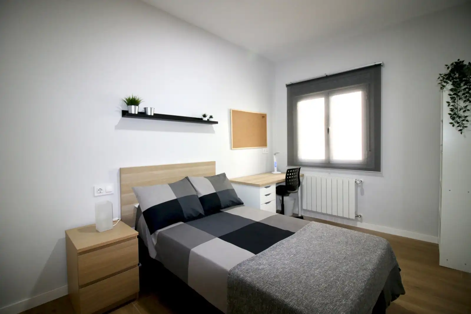 Schlafzimmer von Wohnung zur Miete in Cáceres mit Klimaanlage, Heizung und Terrasse