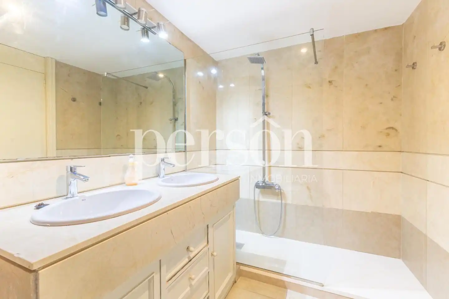 Bathroom of Flat for rent in El Pla del Real