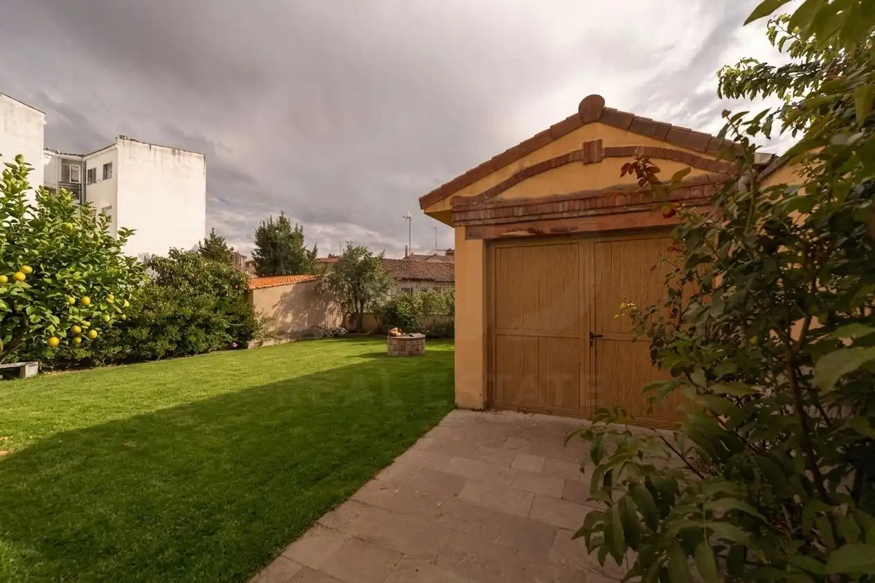 Jardín de Casa o chalet en venta en León Capital  con Calefacción