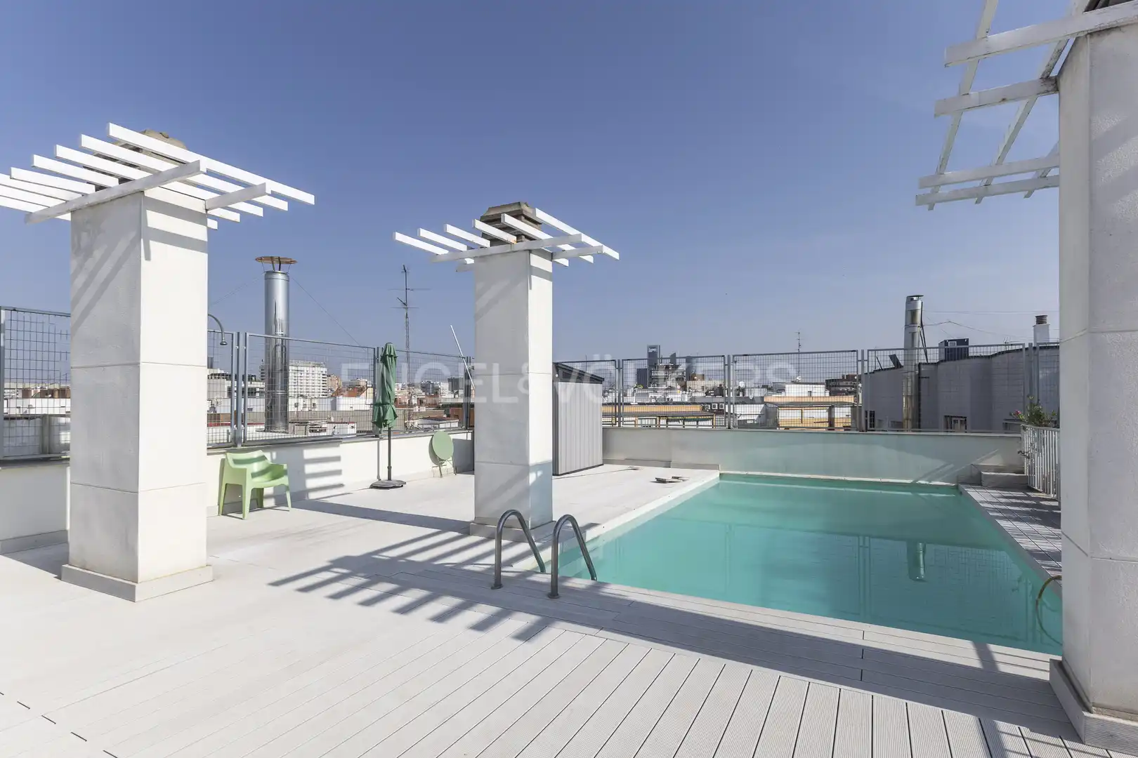 Swimming pool of Flat for rent in Madrid  with Air Conditioner, Heating and Swimming Pool