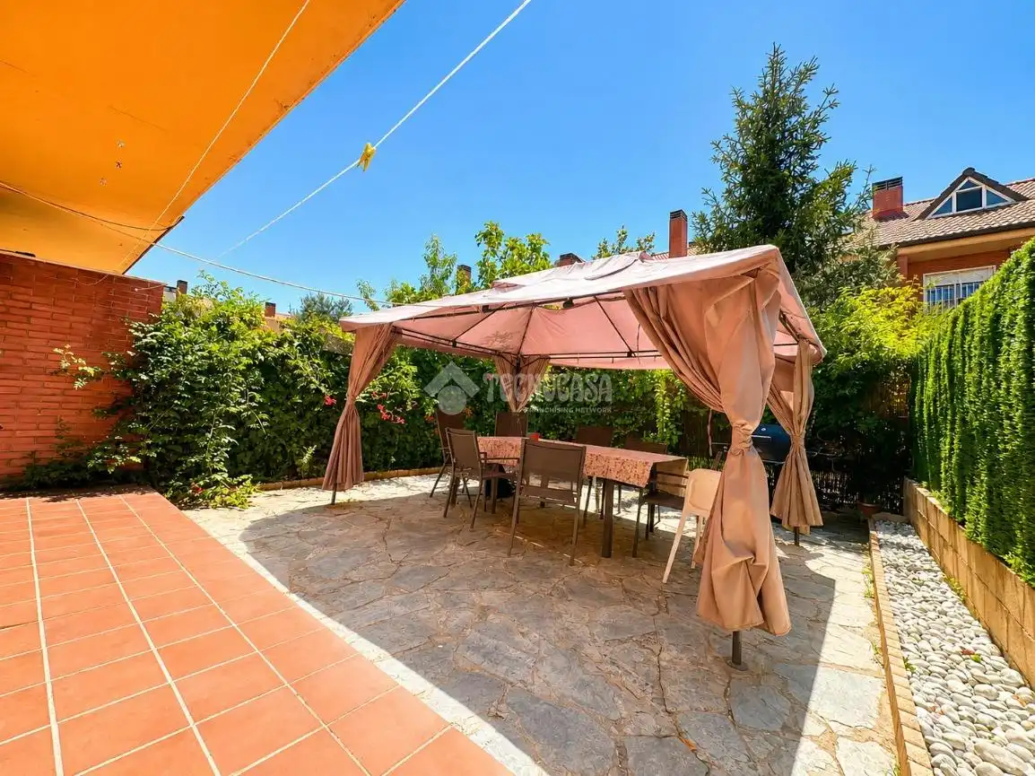 Terraza de Casa adosada en venta en Alcalá de Henares con Aire acondicionado, Calefacción y Parquet