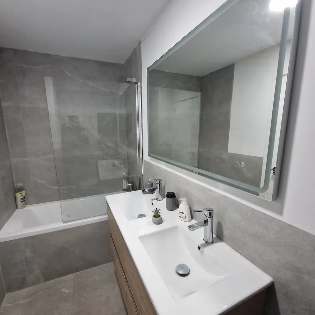 Bathroom of Flat for sale in Málaga  with Air Conditioner, Storage room and Furnished